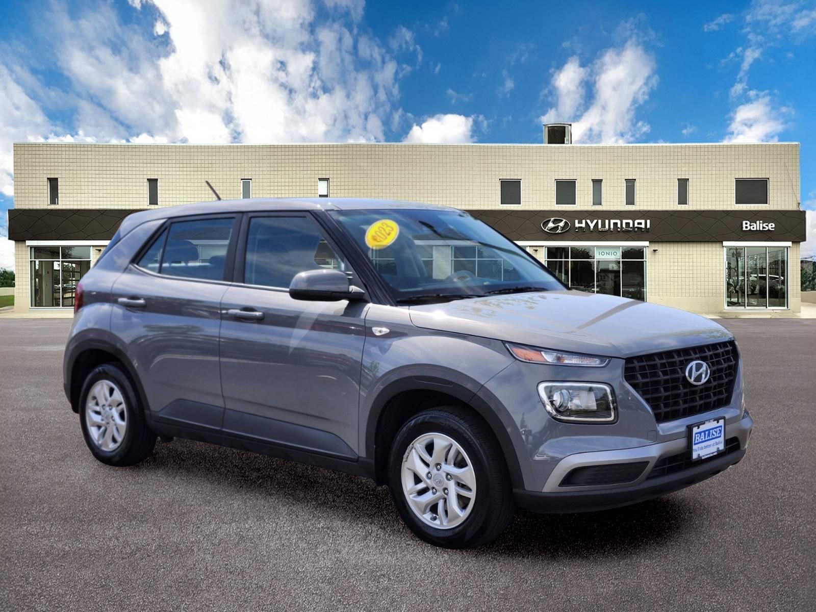 Used 2023 Hyundai Venue SE FWD image 1