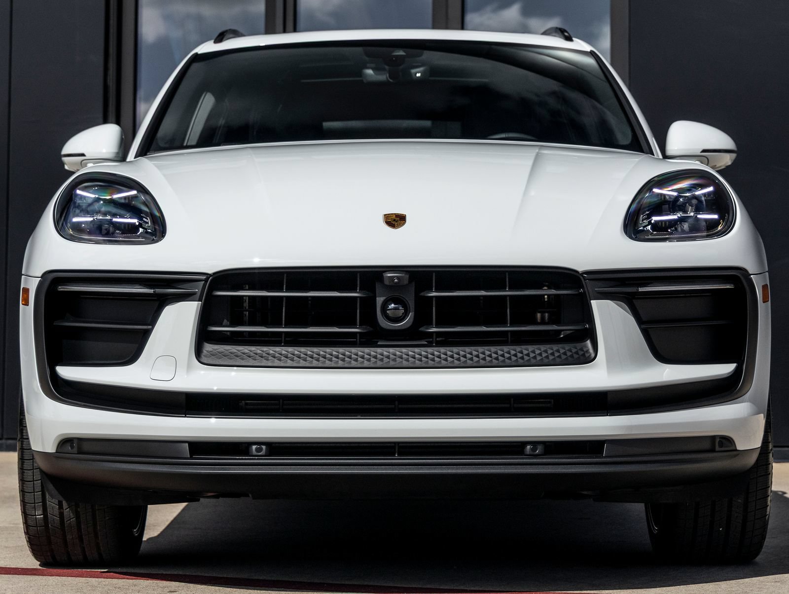 Certified 2026 Porsche Macan AWD/4WD image 8