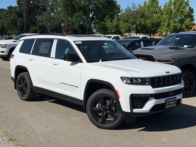 New 2026 Jeep Grand Cherokee L Limited w/ Limited Altitude Package AWD/4WD image 2