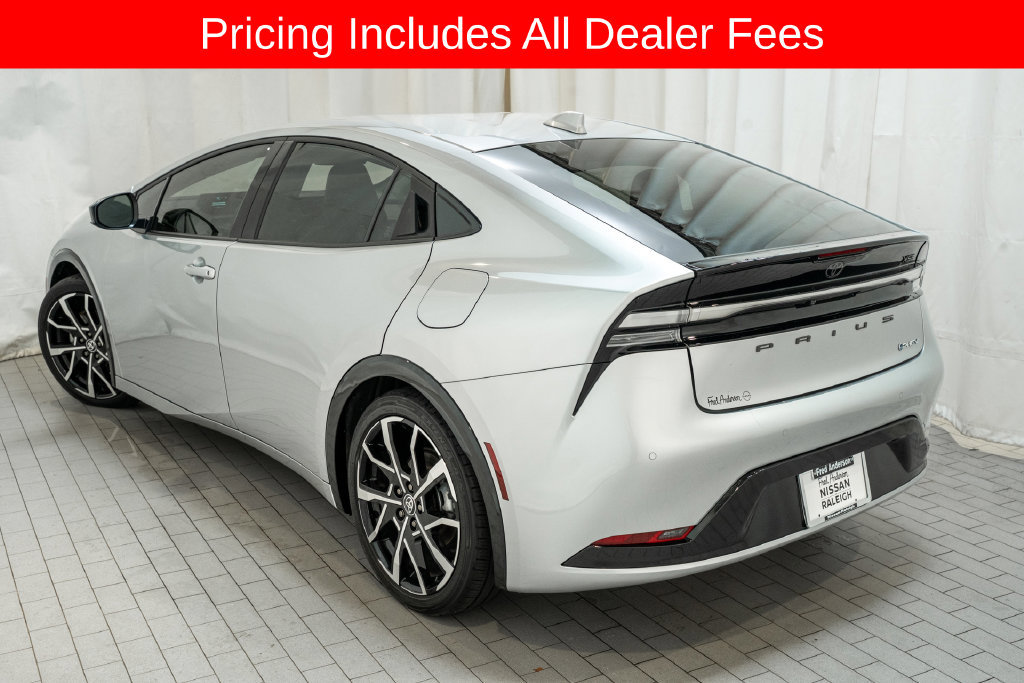 Used 2025 Toyota Prius Plug-In Hybrid FWD image 3