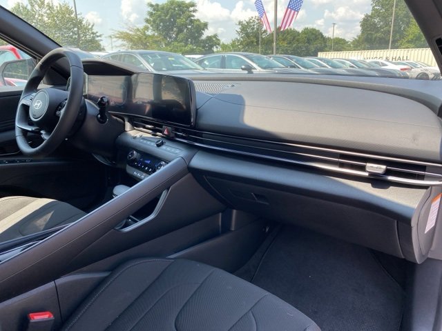 New 2025 Hyundai Elantra SEL image 35