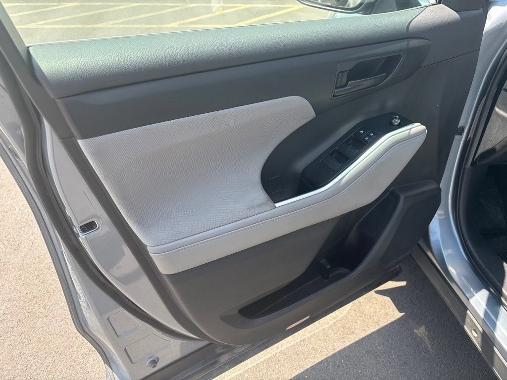 Used 2020 Toyota Highlander LE AWD/4WD image 5
