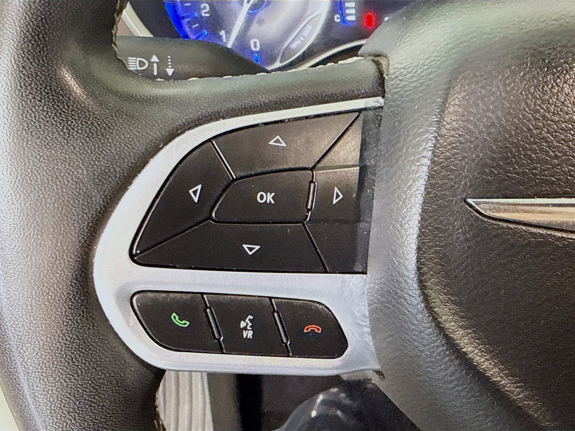 Used 2022 Chrysler Voyager LX FWD image 14