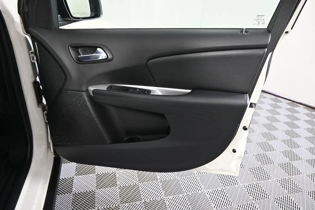 Used 2020 Dodge Journey SE w/ Blacktop Package FWD image 9