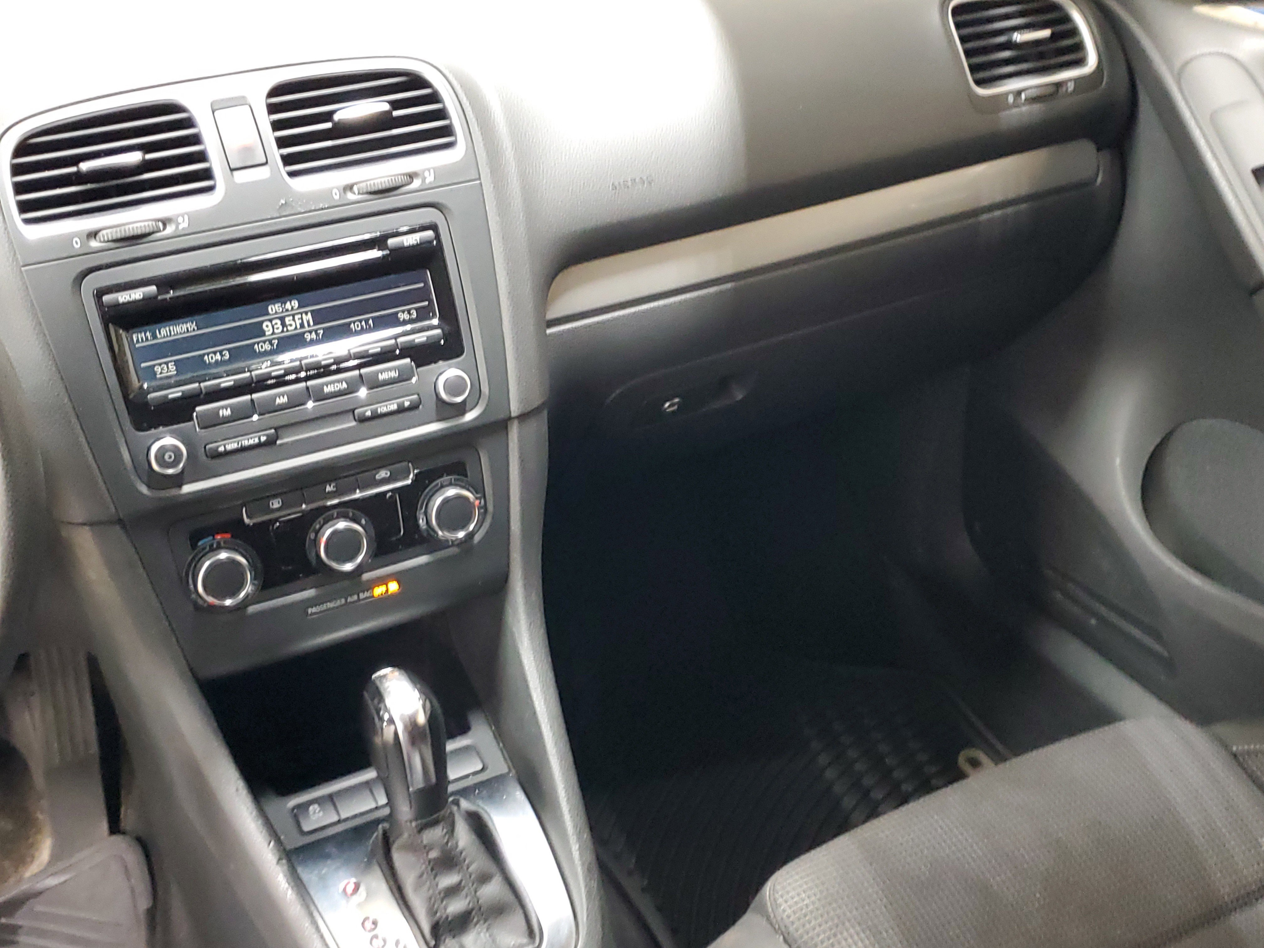 Used 2012 Volkswagen Golf 2-Door FWD image 13