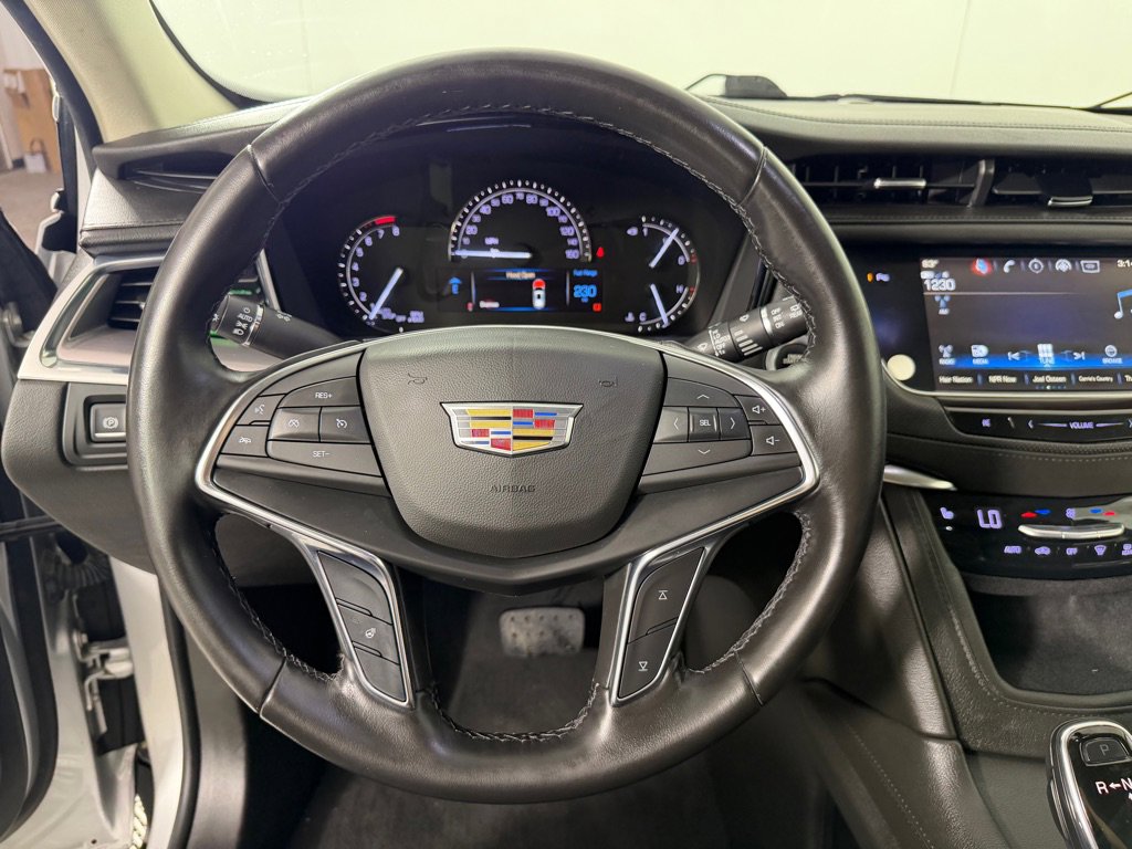 Used 2018 Cadillac XT5 Luxury image 16