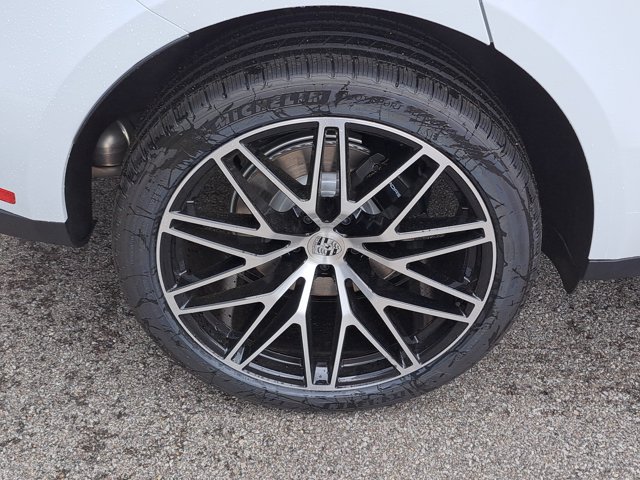 Used 2026 Porsche Macan AWD/4WD image 12