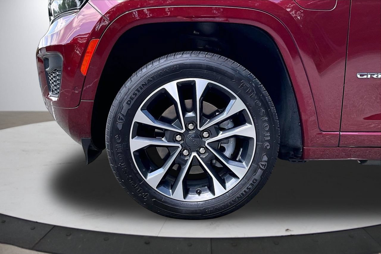 Used 2023 Jeep Grand Cherokee Overland AWD/4WD image 34