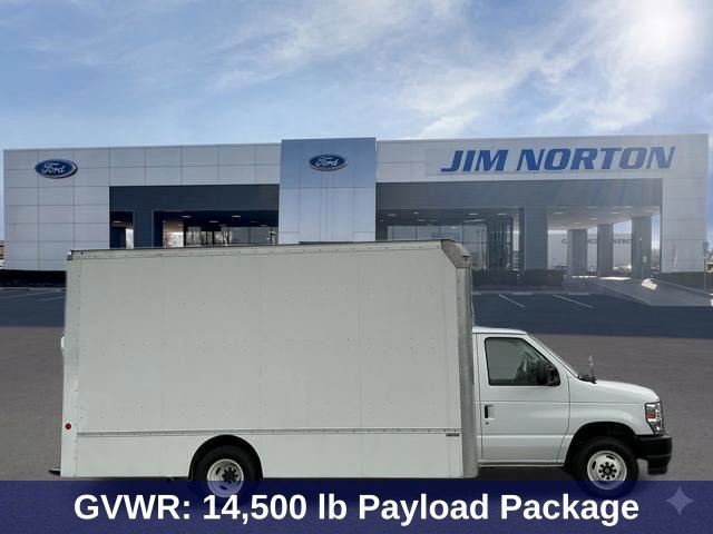 Used 2024 Ford E-450 and Econoline 450 Super Duty w/ Driver's Safety Package RWD image 3