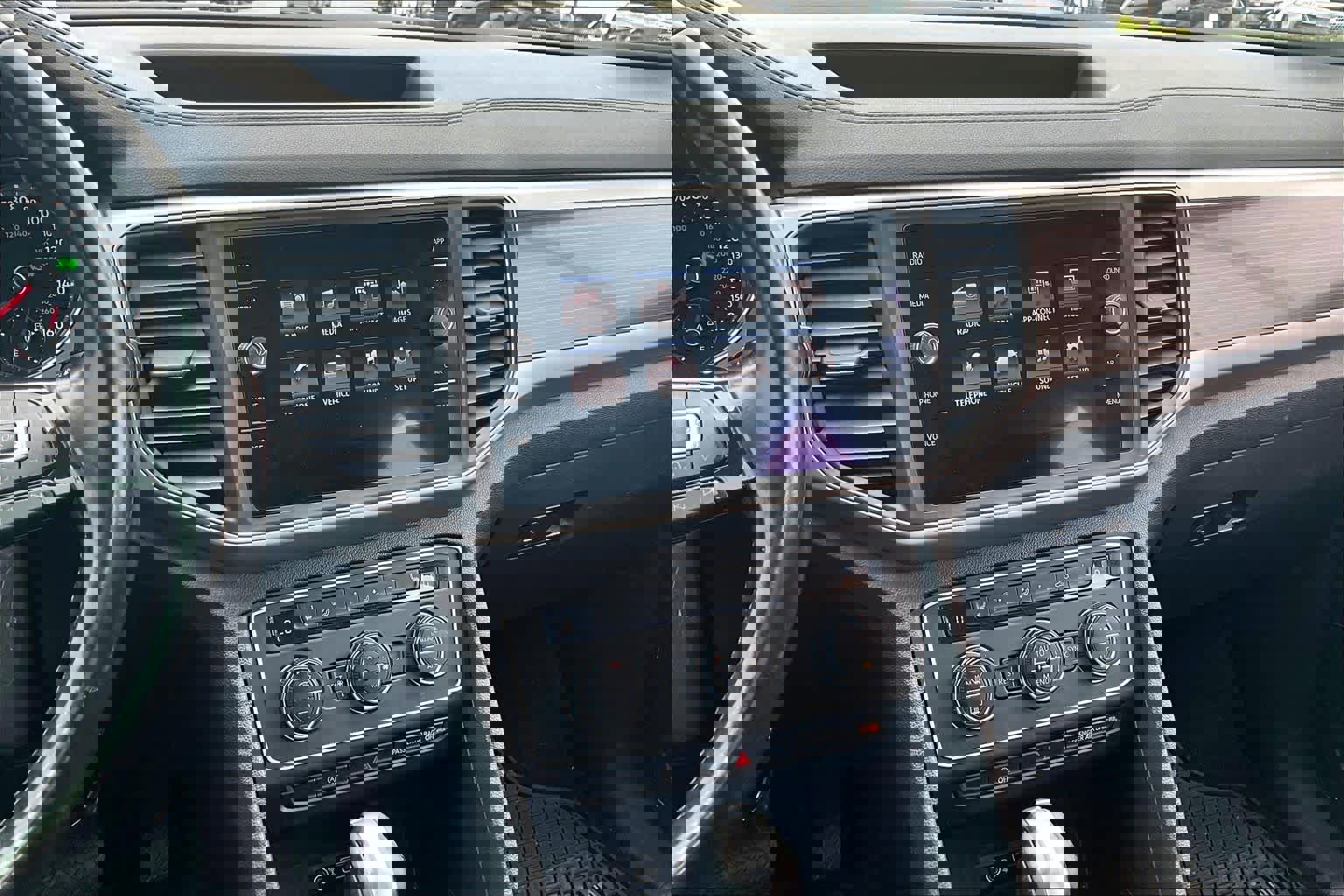 Used 2018 Volkswagen Atlas SE image 6