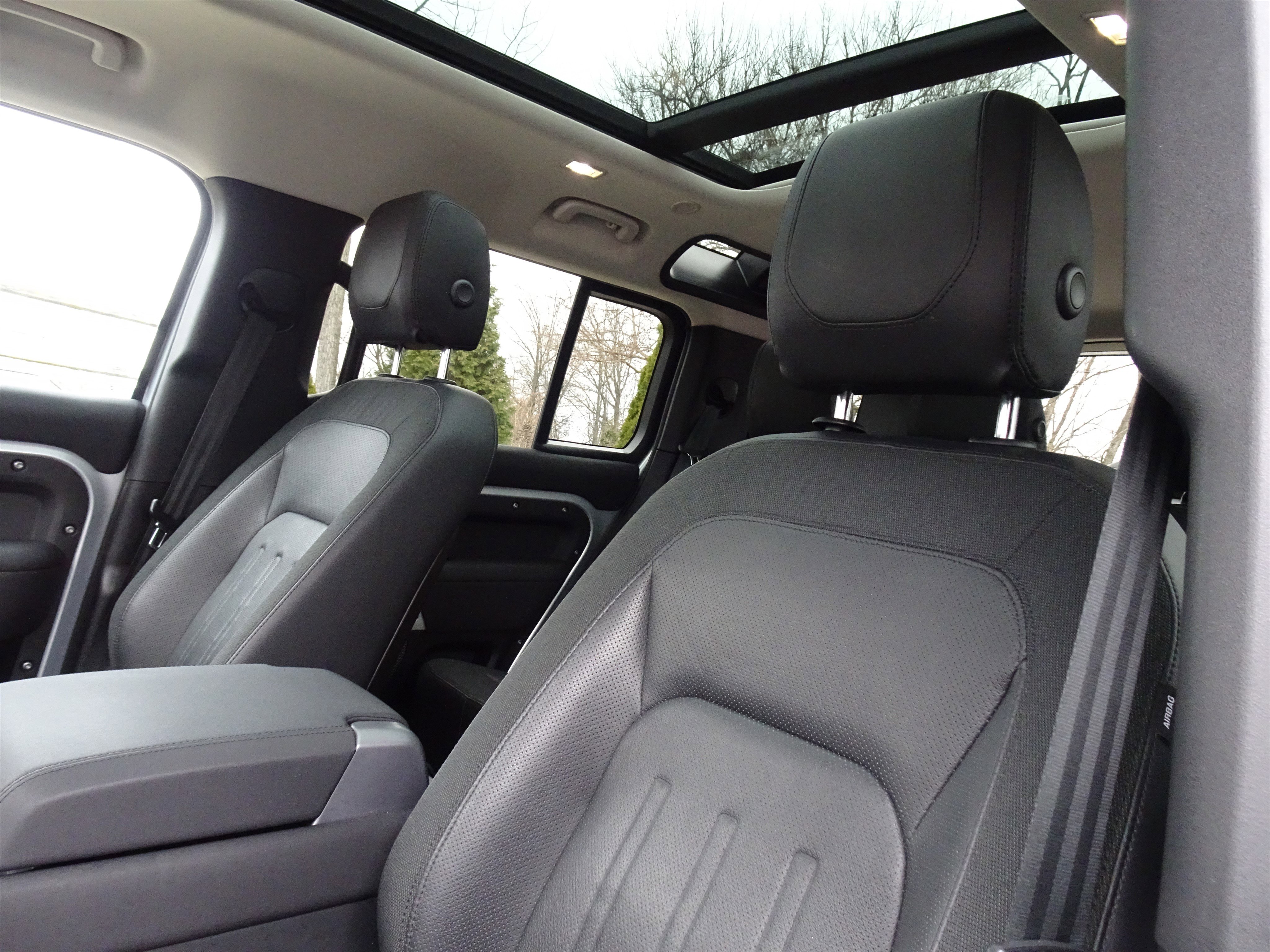 Used 2020 Land Rover Defender 110 SE image 15