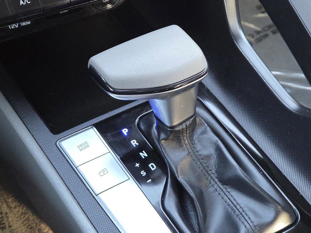 Used 2021 Hyundai Elantra SE image 26