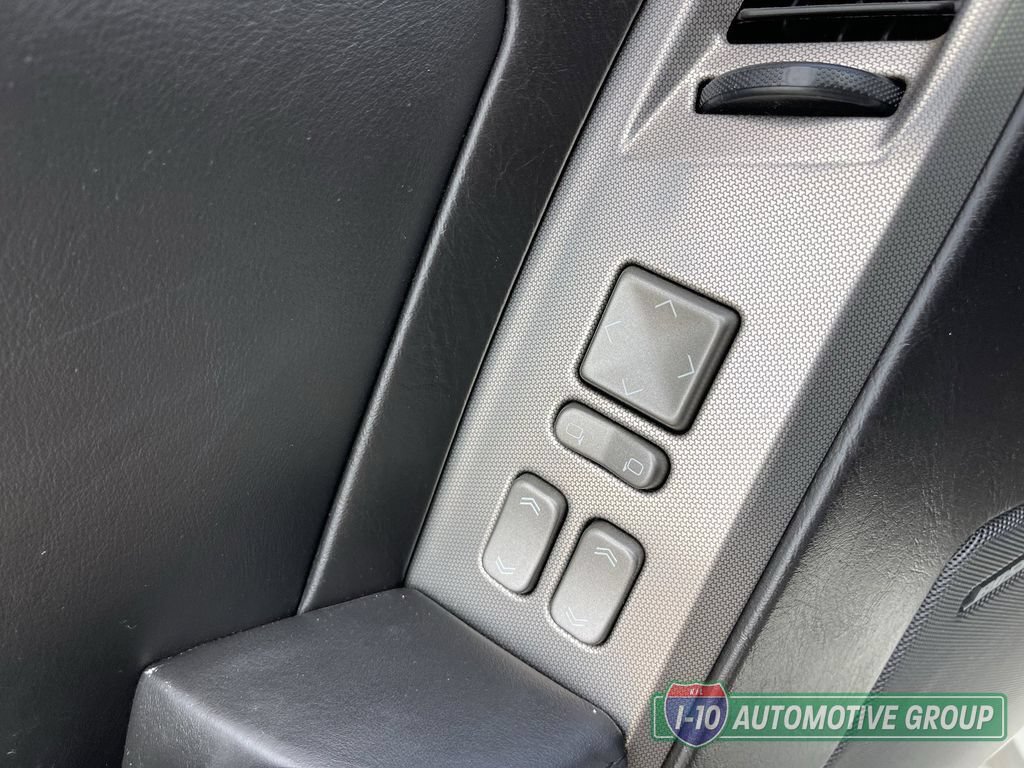 Used 2007 Cadillac XLR RWD image 20