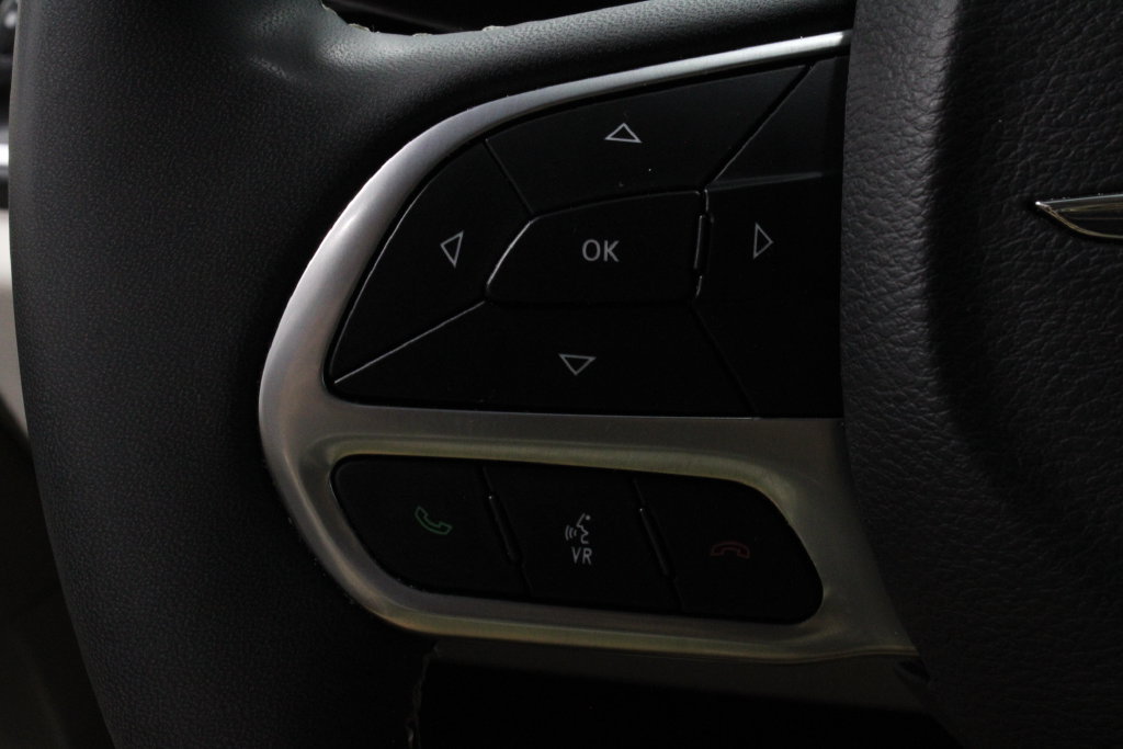 Used 2024 Chrysler Pacifica Touring-L FWD image 27