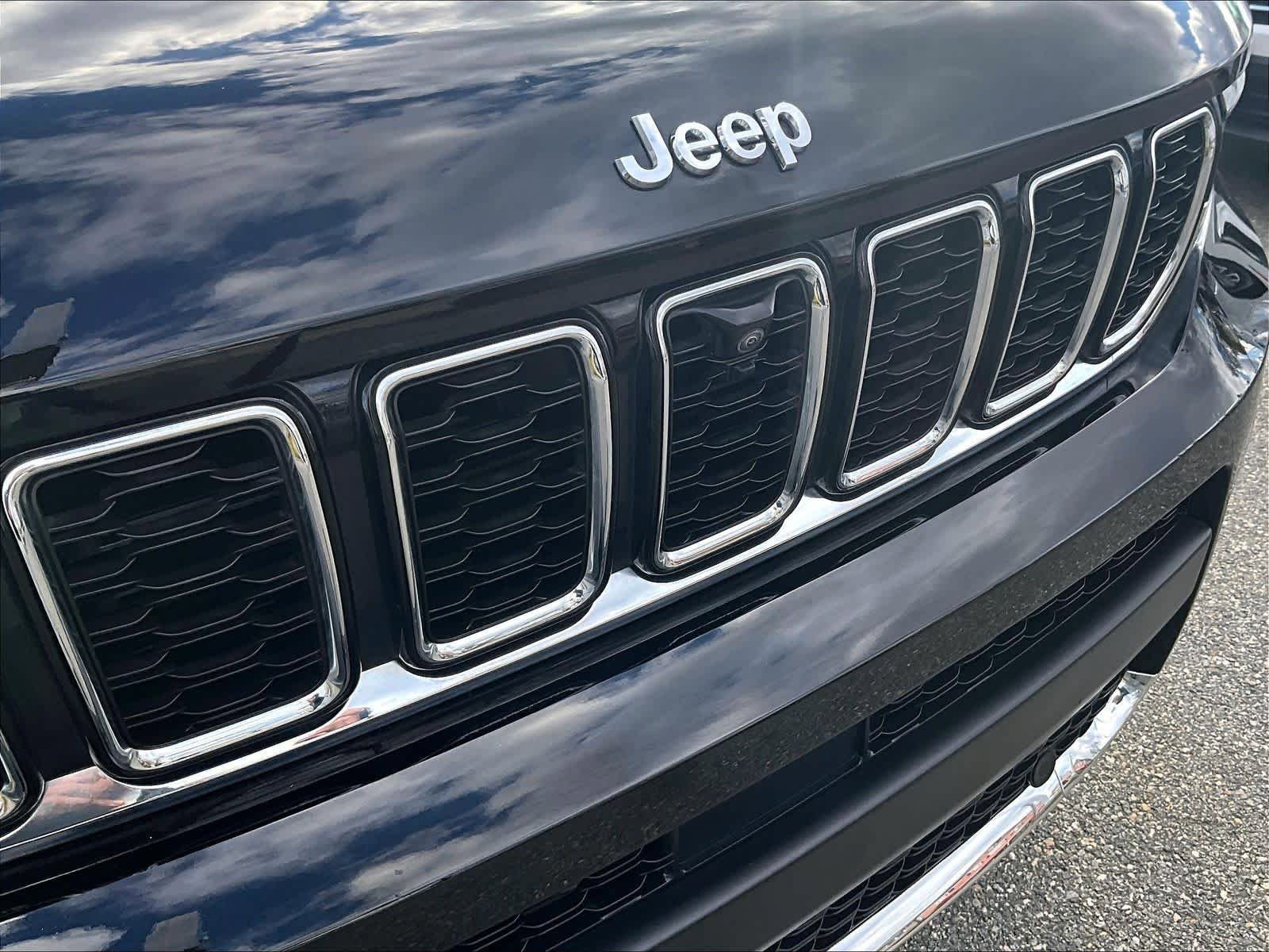 Used 2023 Jeep Grand Cherokee L Limited w/ Luxury Tech Group II AWD/4WD image 31