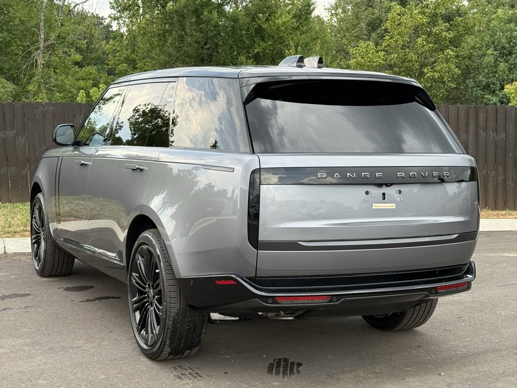 New 2025 Land Rover Range Rover Long Wheelbase SE image 3