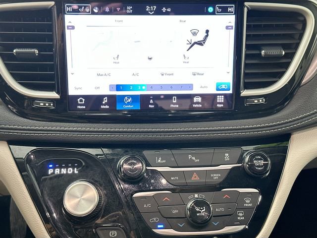 Used 2024 Chrysler Pacifica Select image 15