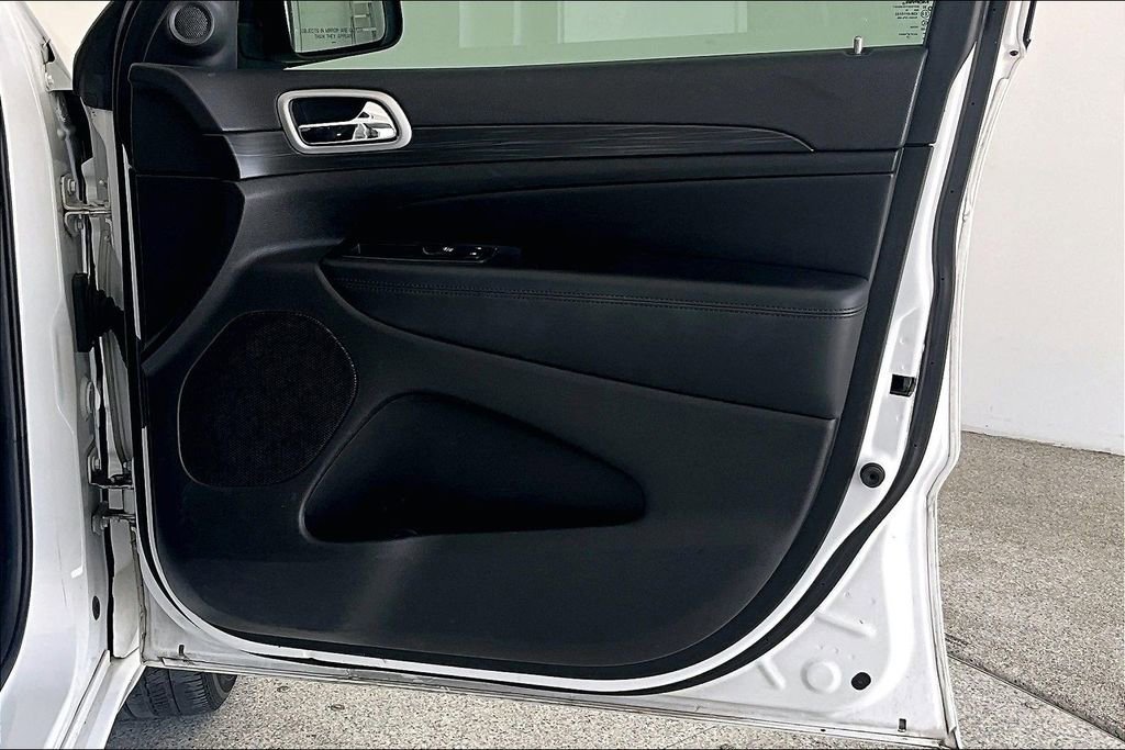 Used 2019 Jeep Grand Cherokee Altitude image 23