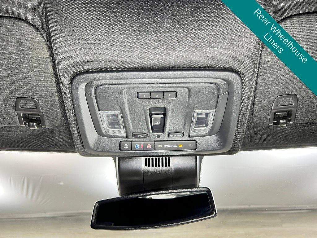Used 2025 Chevrolet Silverado 1500 High Country AWD/4WD image 17