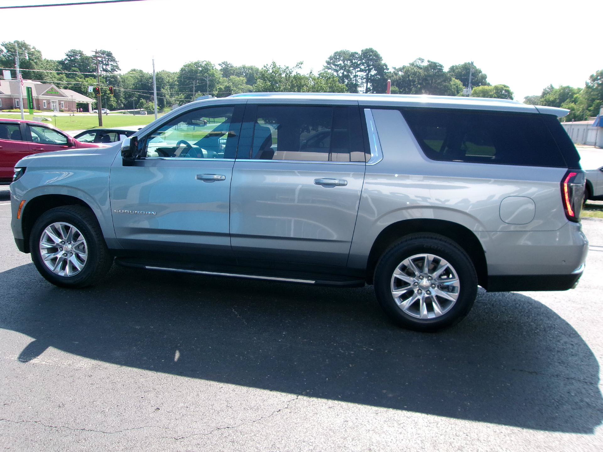 Certified 2025 Chevrolet Suburban Premier AWD/4WD image 25