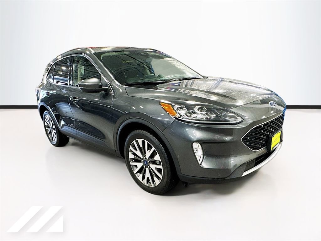Used 2020 Ford Escape Titanium image 3