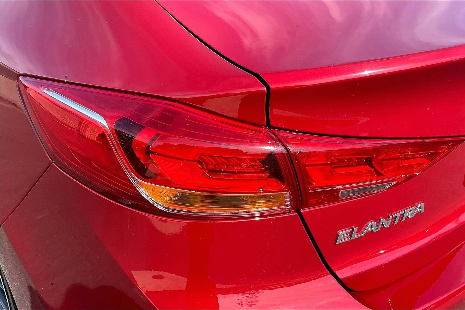 Used 2018 Hyundai Elantra Sport w/ Sport Premium Package 03 FWD image 23