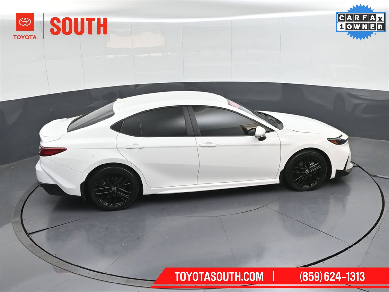 Used 2025 Toyota Camry SE w/ Convenience Package image 41