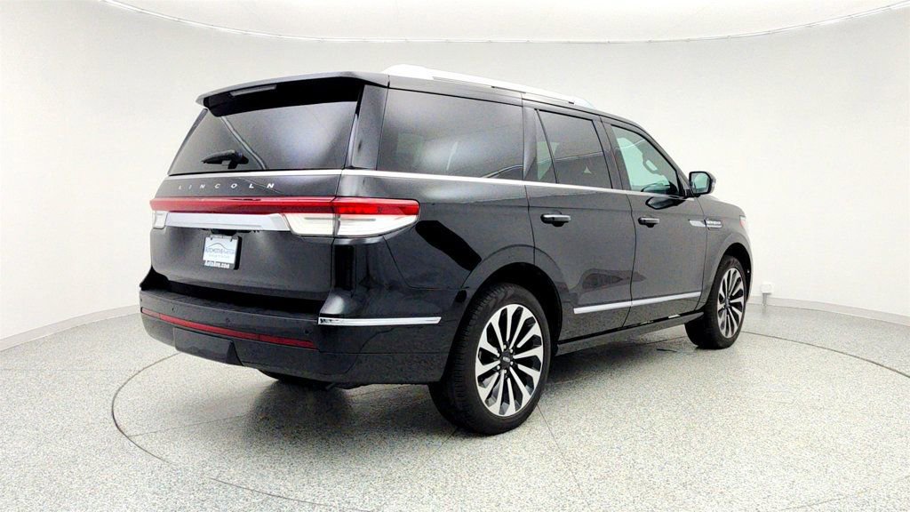 Used 2023 Lincoln Navigator Reserve AWD/4WD image 5