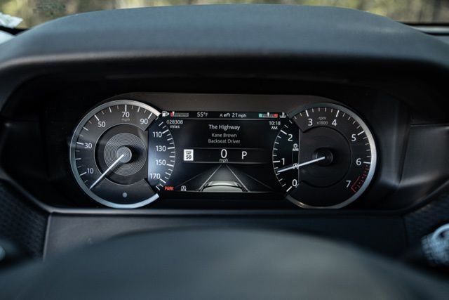 Used 2023 Land Rover Range Rover Velar R-Dynamic S image 31