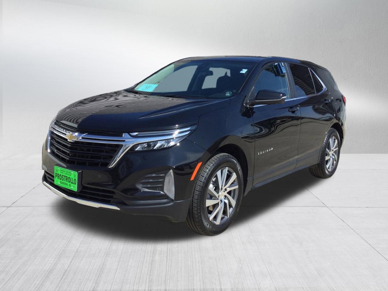 Used 2023 Chevrolet Equinox LT image 2