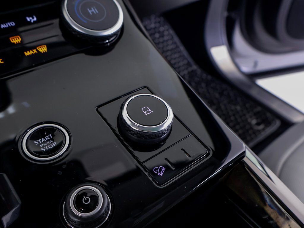 Used 2023 Land Rover Range Rover Sport SE image 16