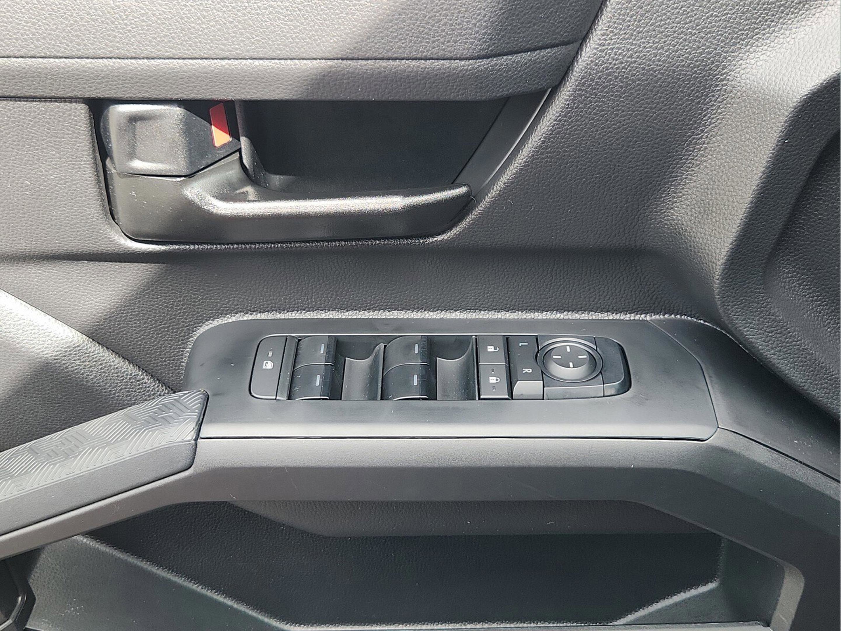 Certified 2025 Toyota Tacoma SR5 image 27