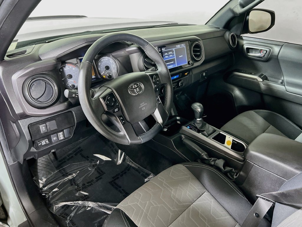 Certified 2022 Toyota Tacoma TRD Off-Road w/ Black Out Package (TMS) AWD/4WD image 9