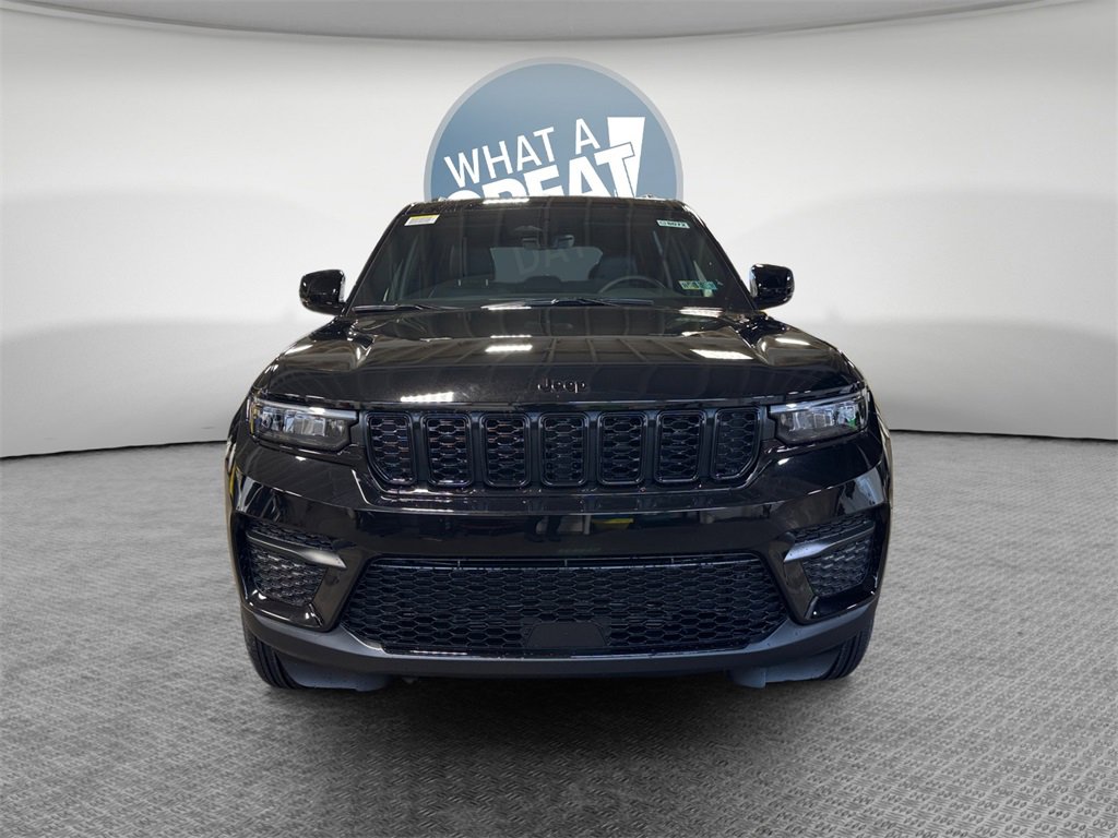 New 2025 Jeep Grand Cherokee Altitude image 9