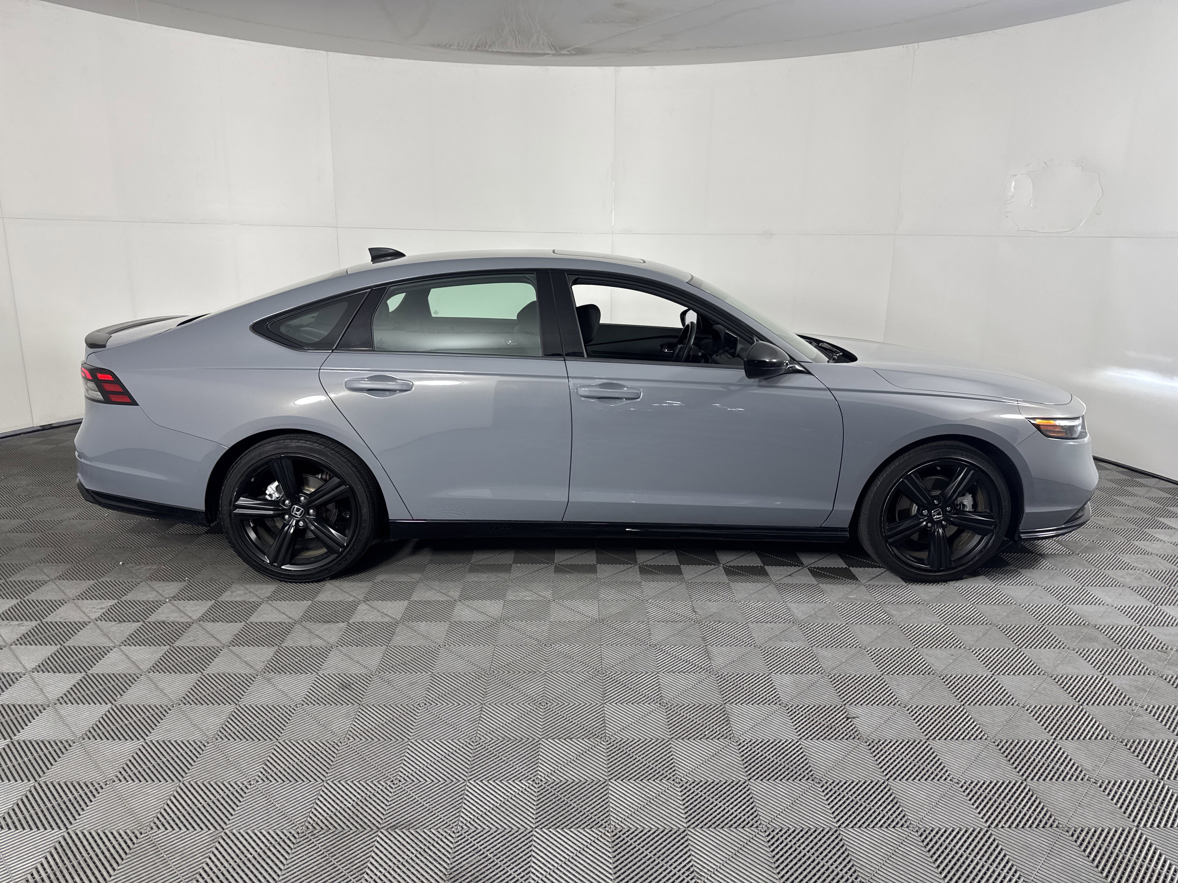 Certified 2023 Honda Accord Sport image 2