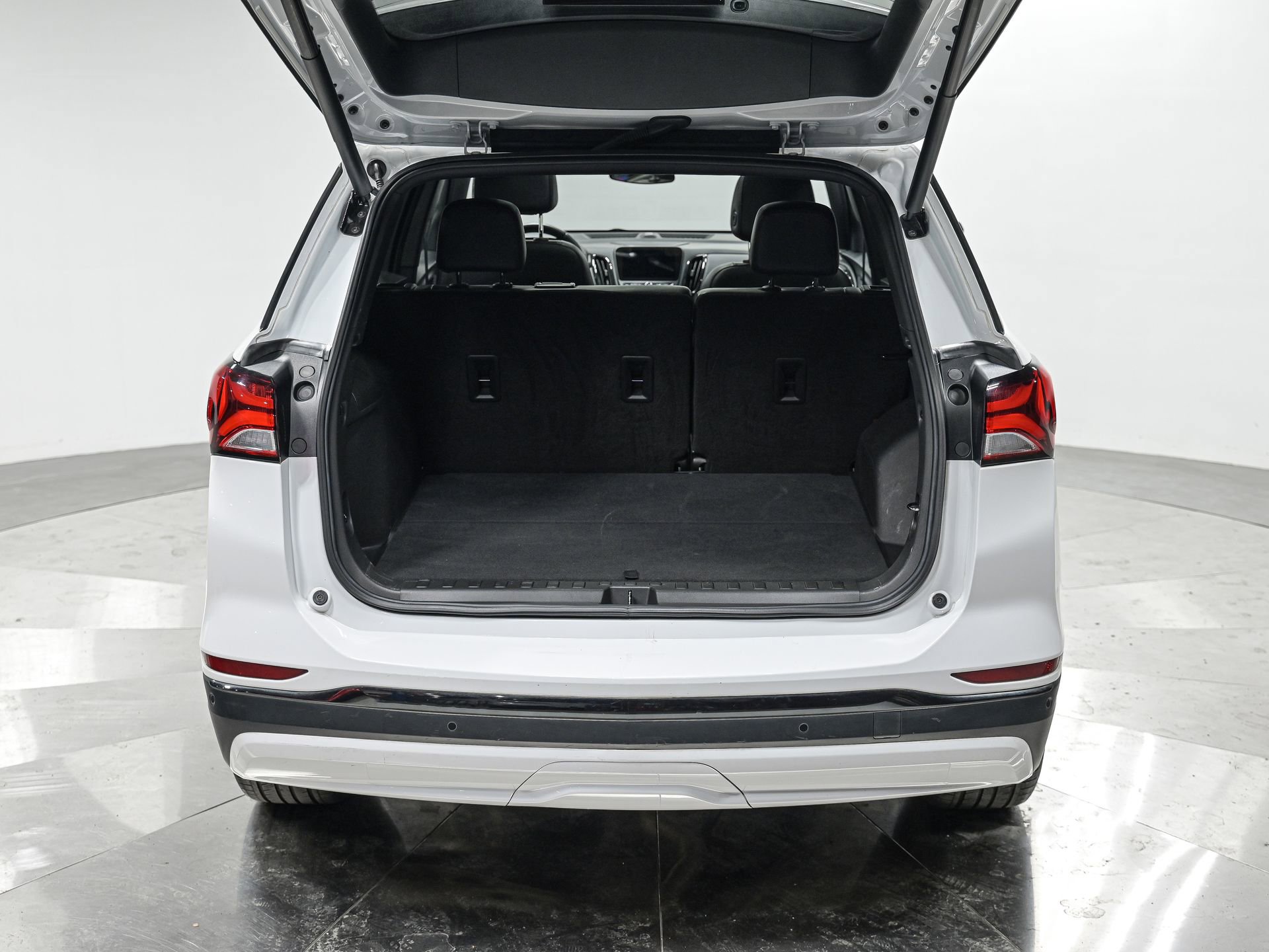 Used 2023 Chevrolet Equinox RS w/ RS Leather Package image 6