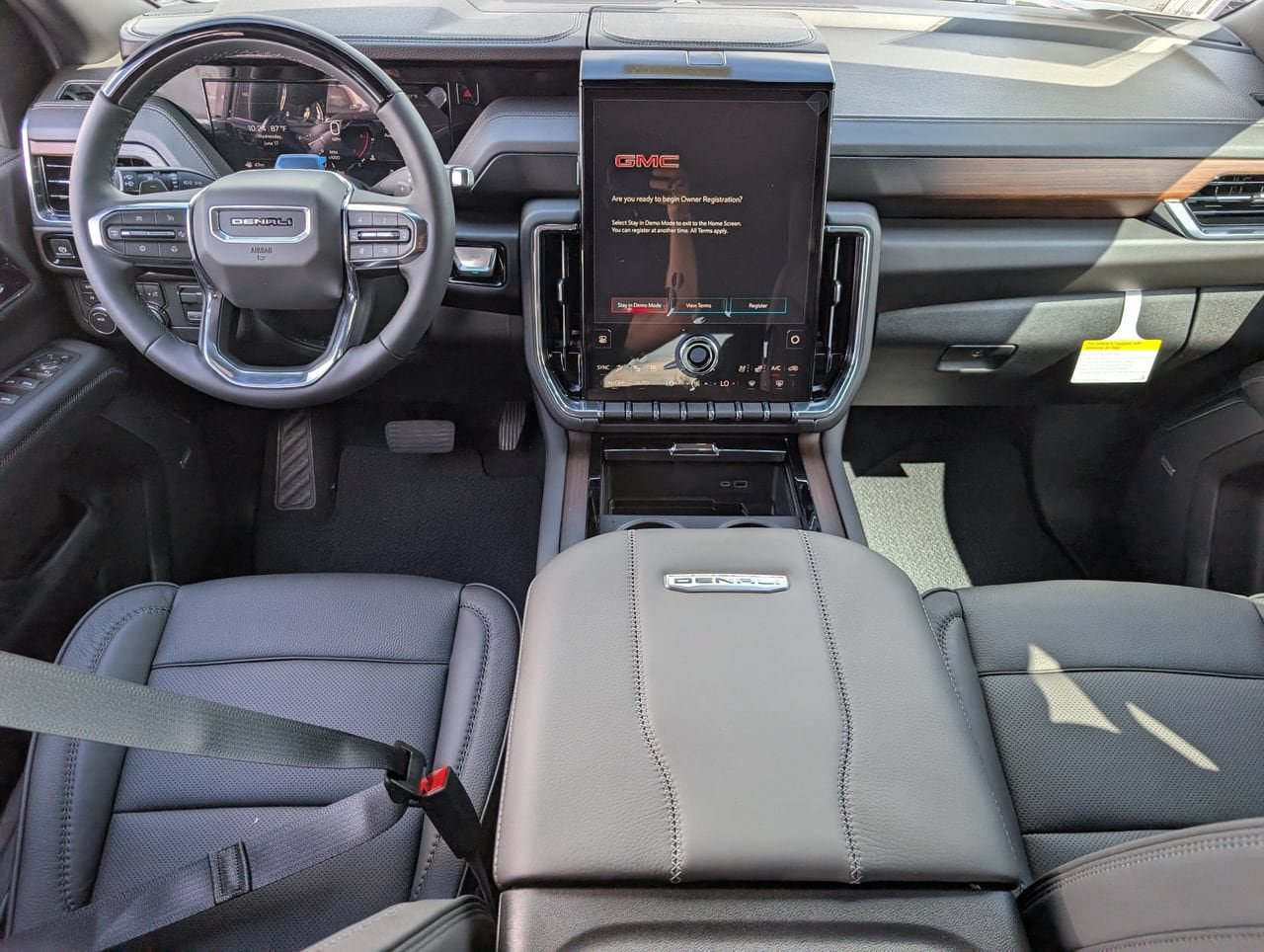 New 2026 GMC Yukon Denali w/ Advanced Technology Package AWD/4WD image 8