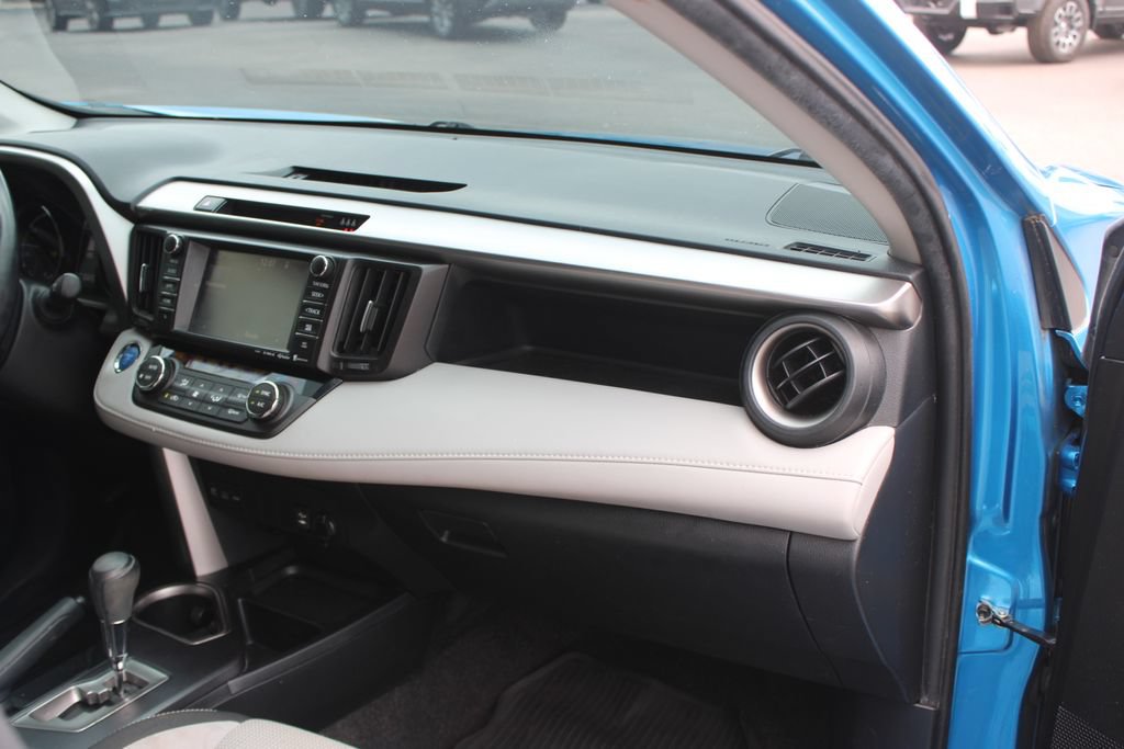 Used 2018 Toyota RAV4 XLE AWD/4WD image 29