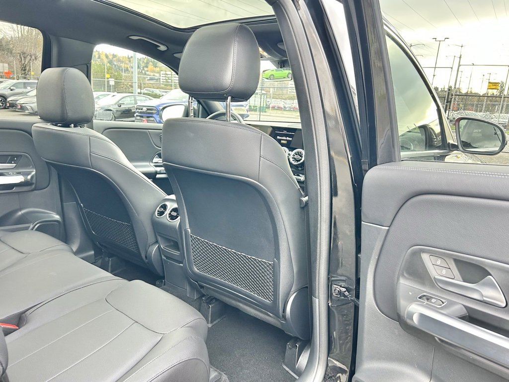 Used 2023 Mercedes-Benz GLB 250 4MATIC w/ Premium Package image 13