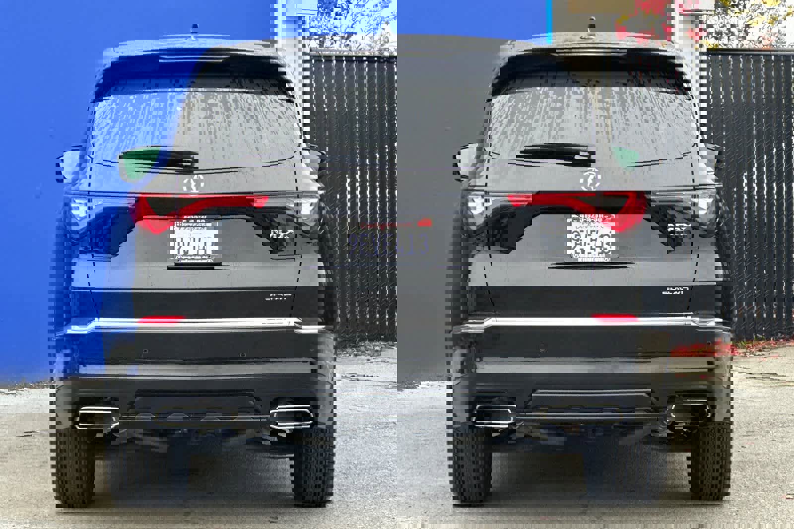 Certified 2023 Acura MDX SH-AWD w/ Technology Package image 4