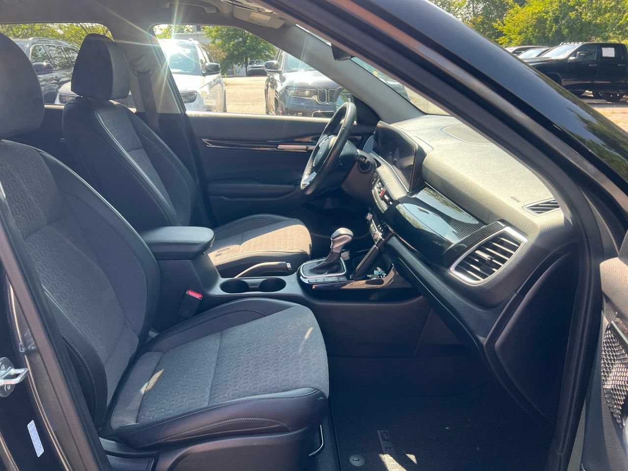 Used 2024 Kia Seltos X-Line AWD/4WD image 25