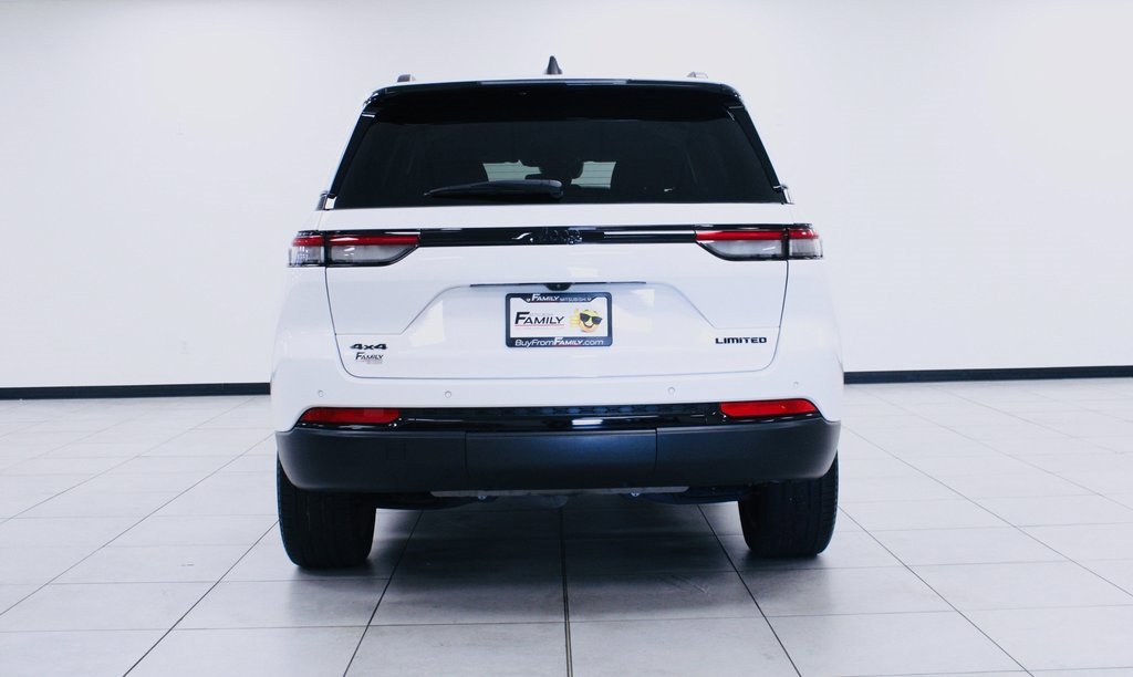 Used 2024 Jeep Grand Cherokee Limited w/ Black Appearance Package image 4