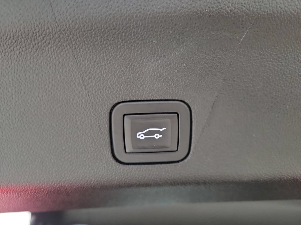 Certified 2025 GMC Yukon Denali w/ Sun & Power Step Package AWD/4WD image 24