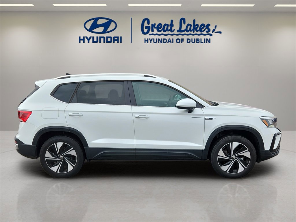 Used 2024 Volkswagen Taos SE w/ Panoramic Sunroof Package image 6