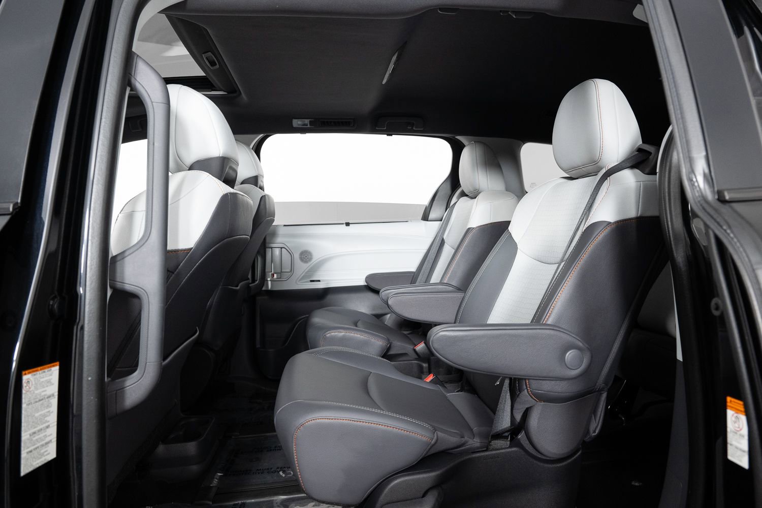 Used 2022 Toyota Sienna XSE w/ XSE Plus Package image 18