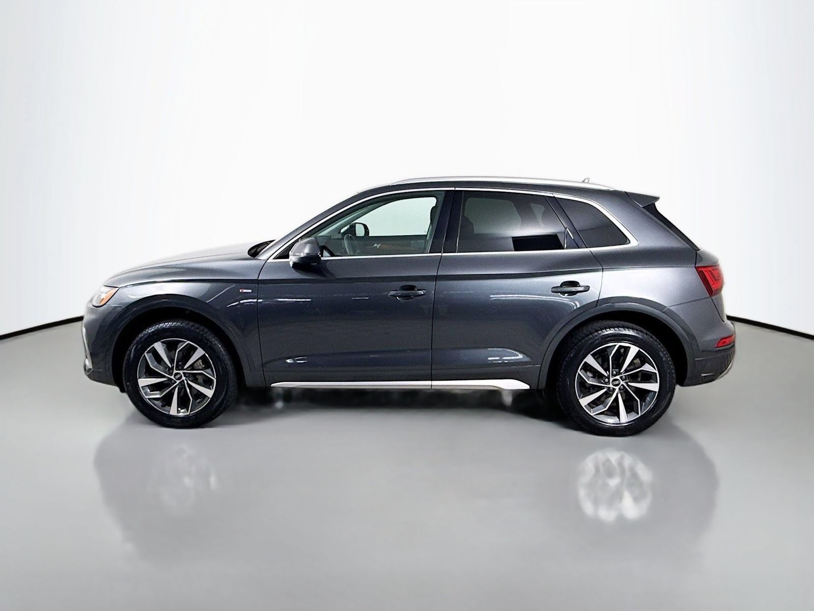 Certified 2023 Audi Q5 2.0T Premium w/ Convenience Package AWD/4WD image 2