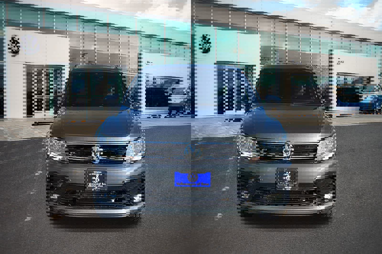 Used 2020 Volkswagen Tiguan SE R-Line image 2