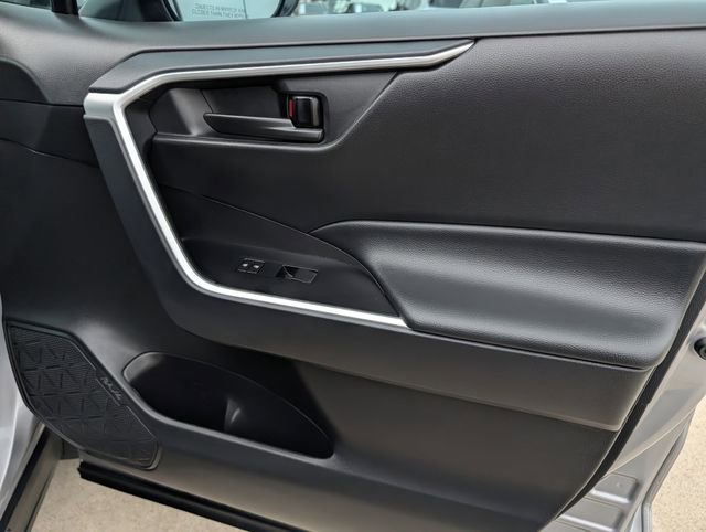 Certified 2025 Toyota RAV4 LE image 31