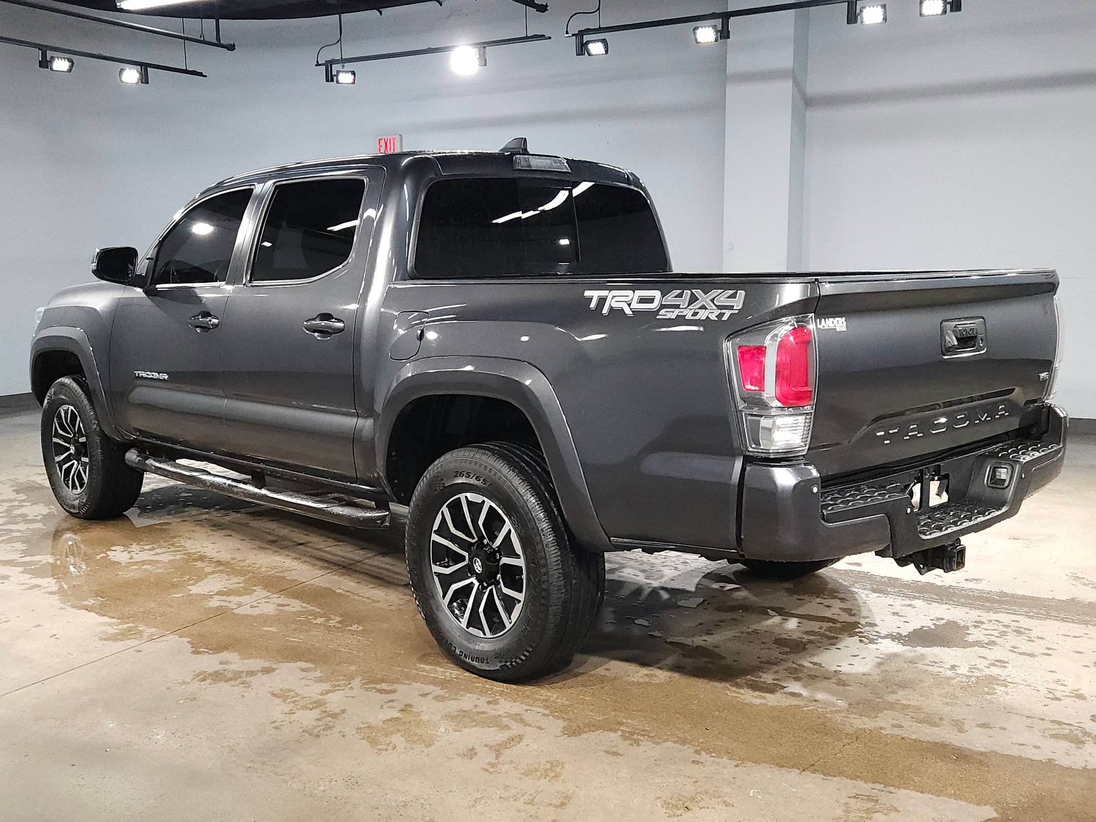 Used 2020 Toyota Tacoma TRD Sport w/ Technology Package AWD/4WD image 5