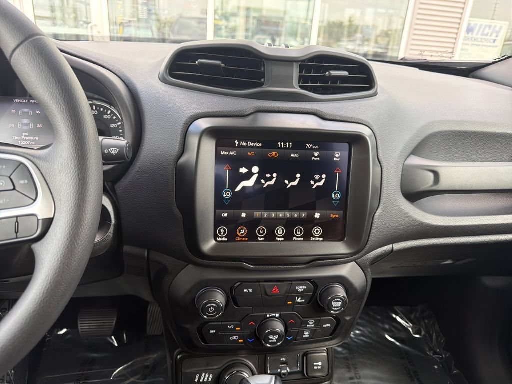 Used 2023 Jeep Renegade Latitude AWD/4WD image 18